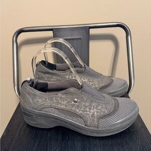 BZEES Derive Wedge Slip On Sneakers Gray Cloud Mesh Top Cloud Technology Sz 6.5